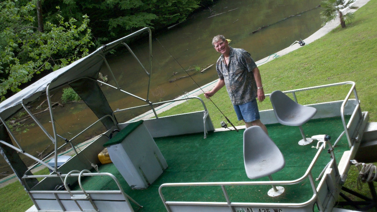 Lowe Pontoon Boat w/ 48 HP Evinrude 1,750 Muscle Shoals, Alabama